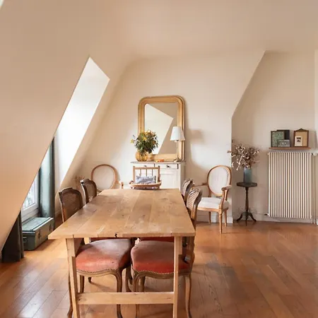 Lovely Cocoon With A Pleasant View Of Sacre-coeur *
