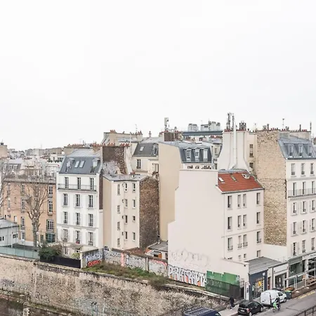 Lovely Cocoon With A Pleasant View Of Sacre-coeur